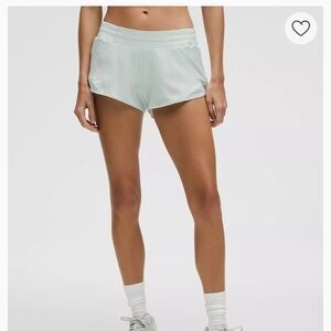Lululemon hotty hot 2.5 inch shorts